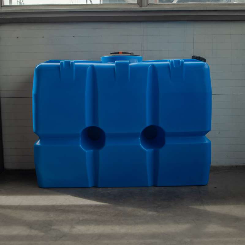 Емкость SK 2000л (синий) для питьевой воды и продуктов с плотностью до 1,0 г/см³ (имеет эргономичную прямоугольную форму и компактные размеры)