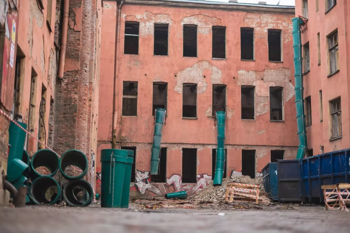 для загрузки сбрасываемого строительного мусора.