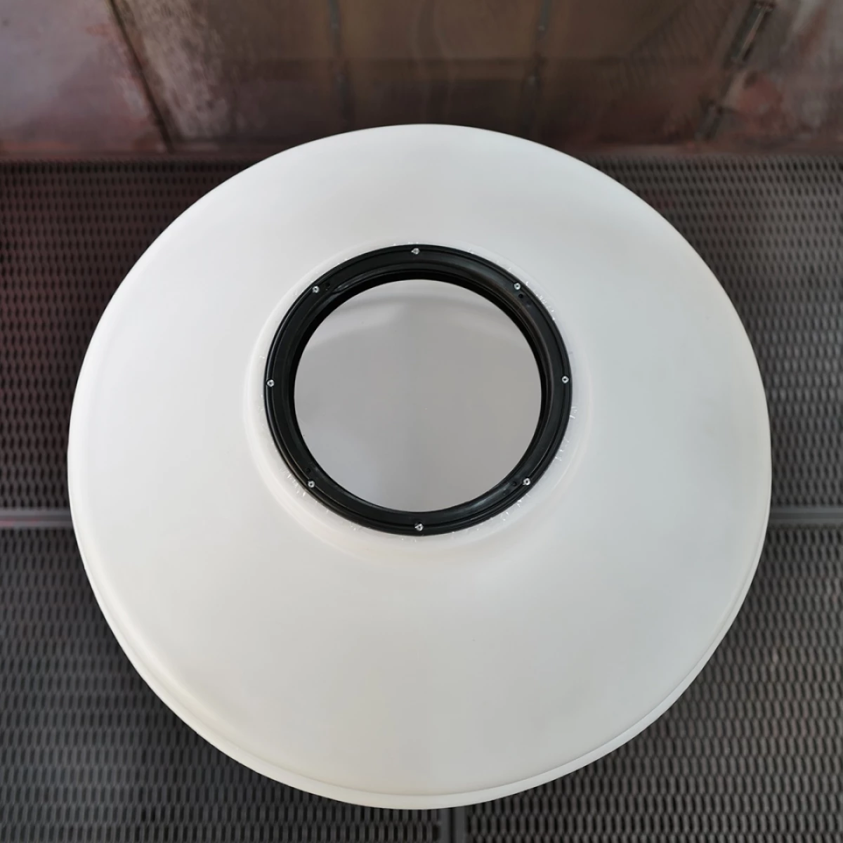 Конусная ёмкость с полным сливом, для хранения веществ с плотностью от 1,0 г/см³