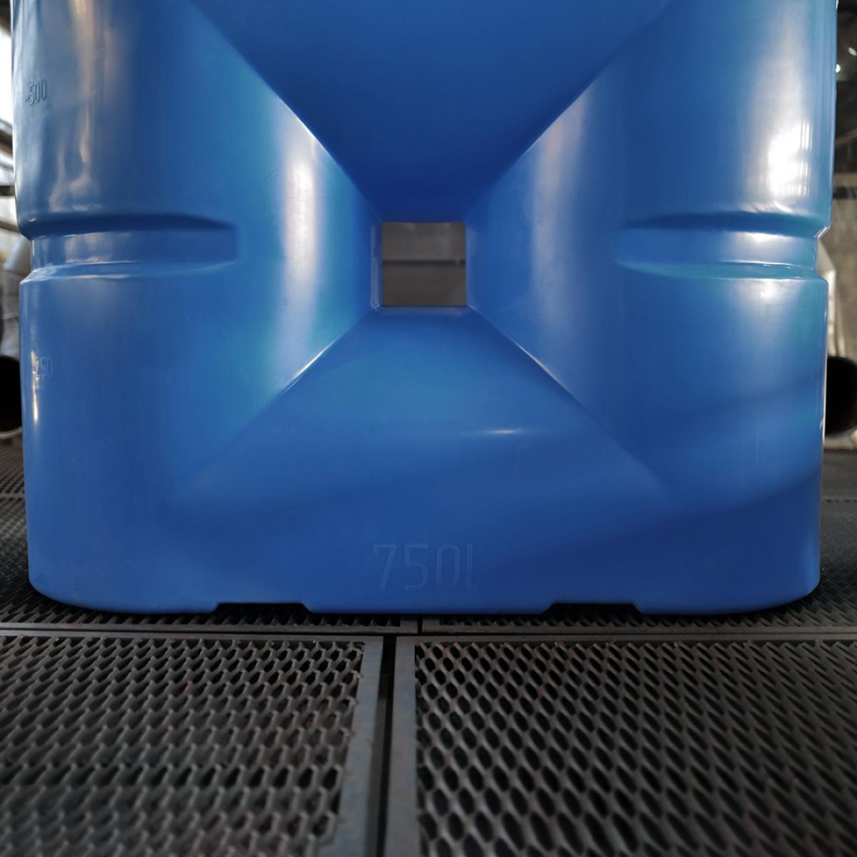Емкость S 750л (синий) для питьевой воды 