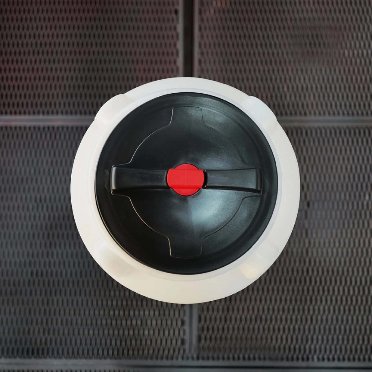 Конусная ёмкость с полным сливом, для хранения веществ с плотностью от 1,0 г/см³