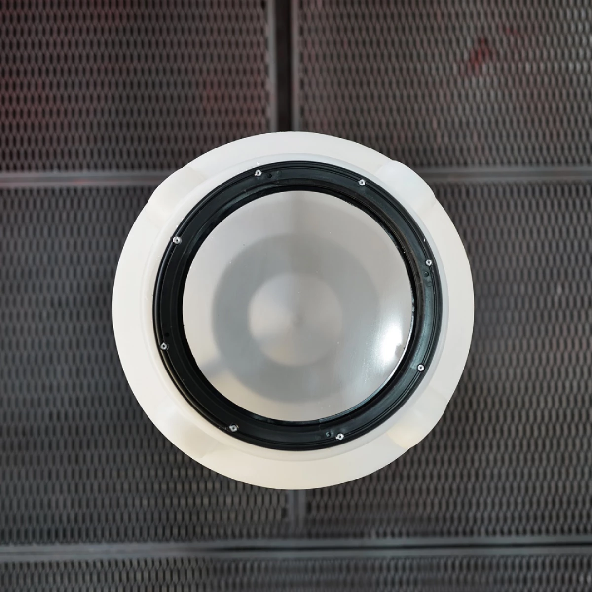 Конусная ёмкость с полным сливом, для хранения веществ с плотностью от 1,0 г/см³