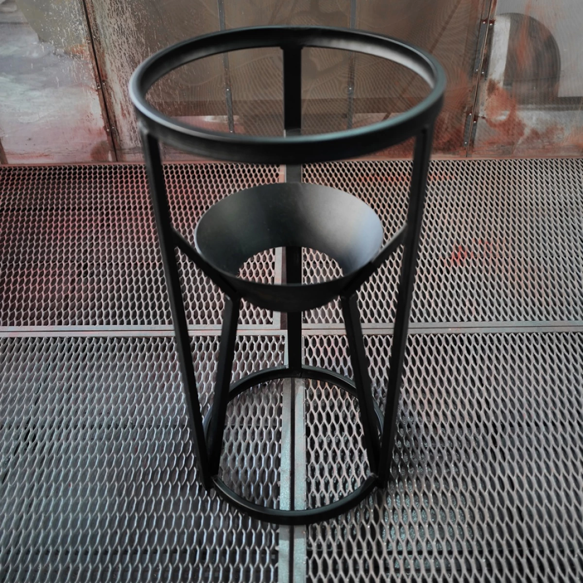 Конусная ёмкость с полным сливом, для хранения веществ с плотностью от 1,0 г/см³