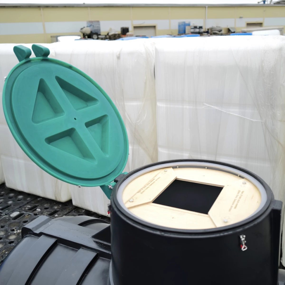 хранения и  утилизации технической воды, хозяйственно-бытовых, дождевых и талых стоков.