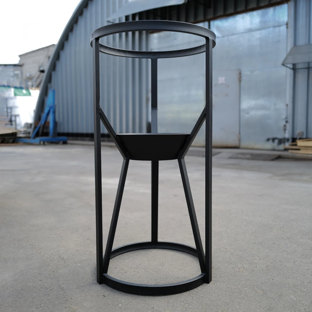 Конусная ёмкость с полным сливом, для хранения веществ с плотностью от 1,0 г/см³