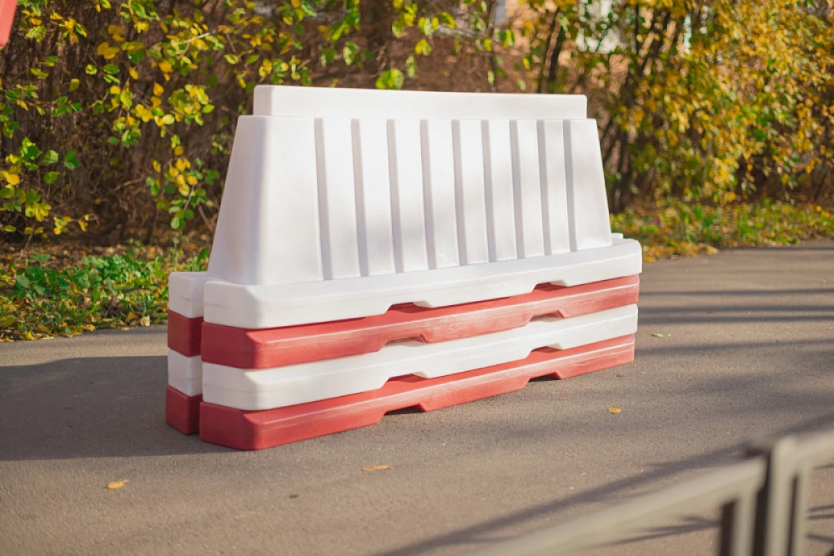 дезинфекционных пунктов, мобильных ограждающих конструкций.